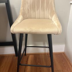 Dining Room Table And Chairs 