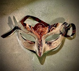 Beautiful silver metallic masquerade ball mask brand new item
