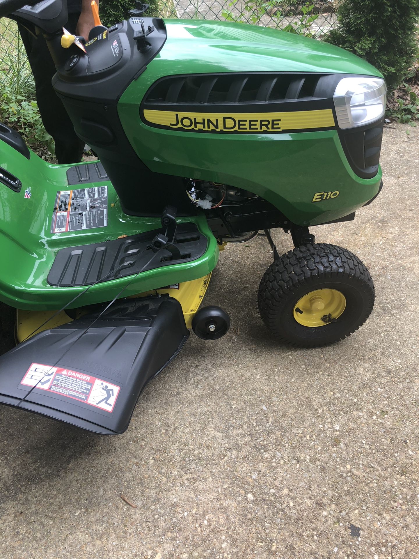 John Deere E110 19HP 42in Riding Lawn Mower for Sale in Suitland, MD