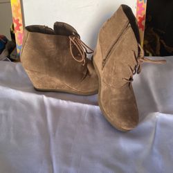 7.5 Women Tan Wedge Booties 