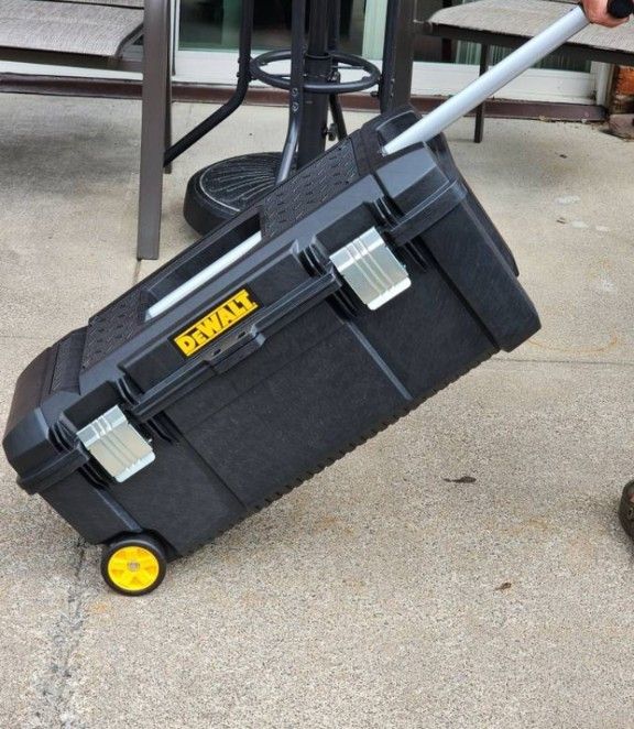 DEWALT ROLLING TOOL BOX (USED)