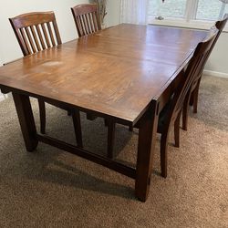 Dining Room Table w/ 4 Chairs 