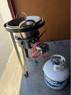 Stovetop portable includes propane and pan