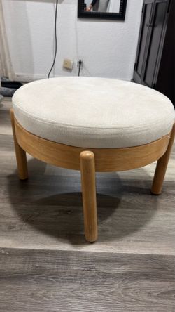 Round ottoman