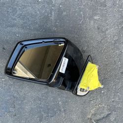 Benz GLS 450 Left Rear Mirror - Enhanced Visibility and Style