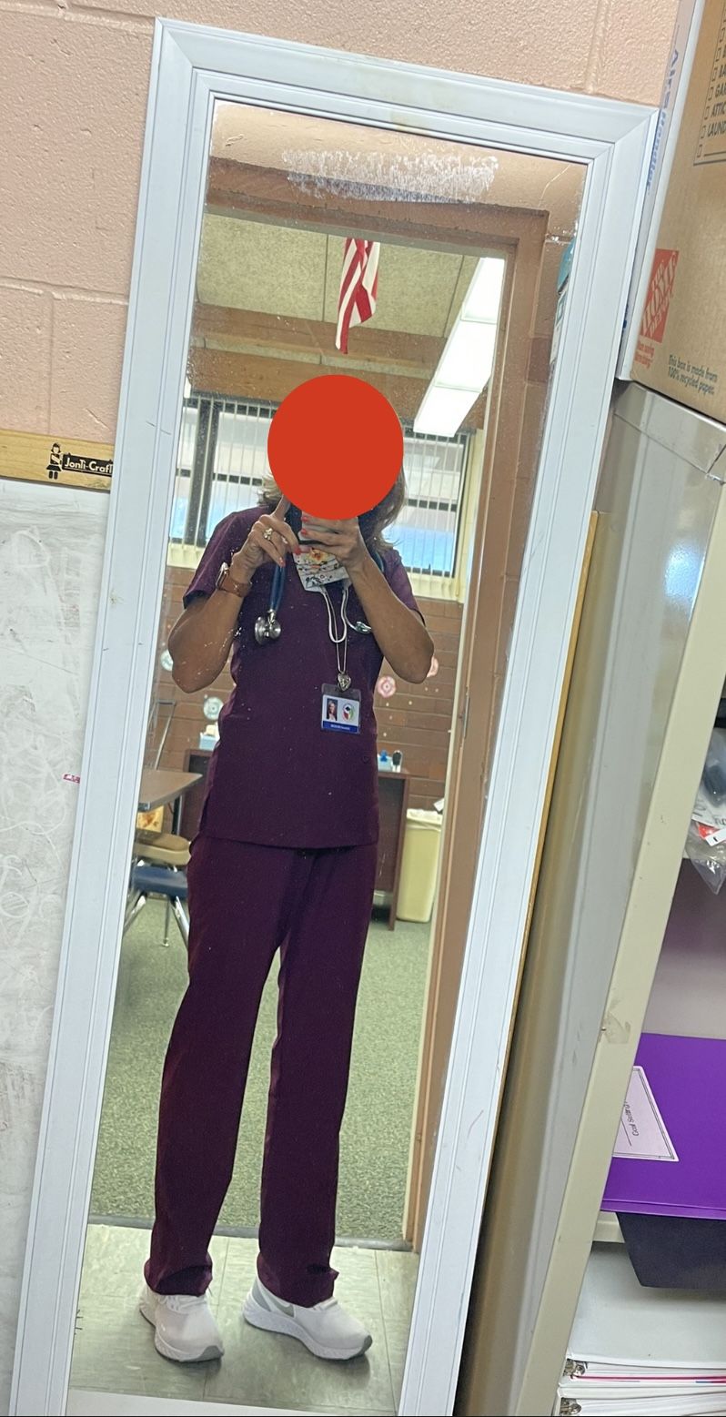 Scrubs Women Small Burgandy