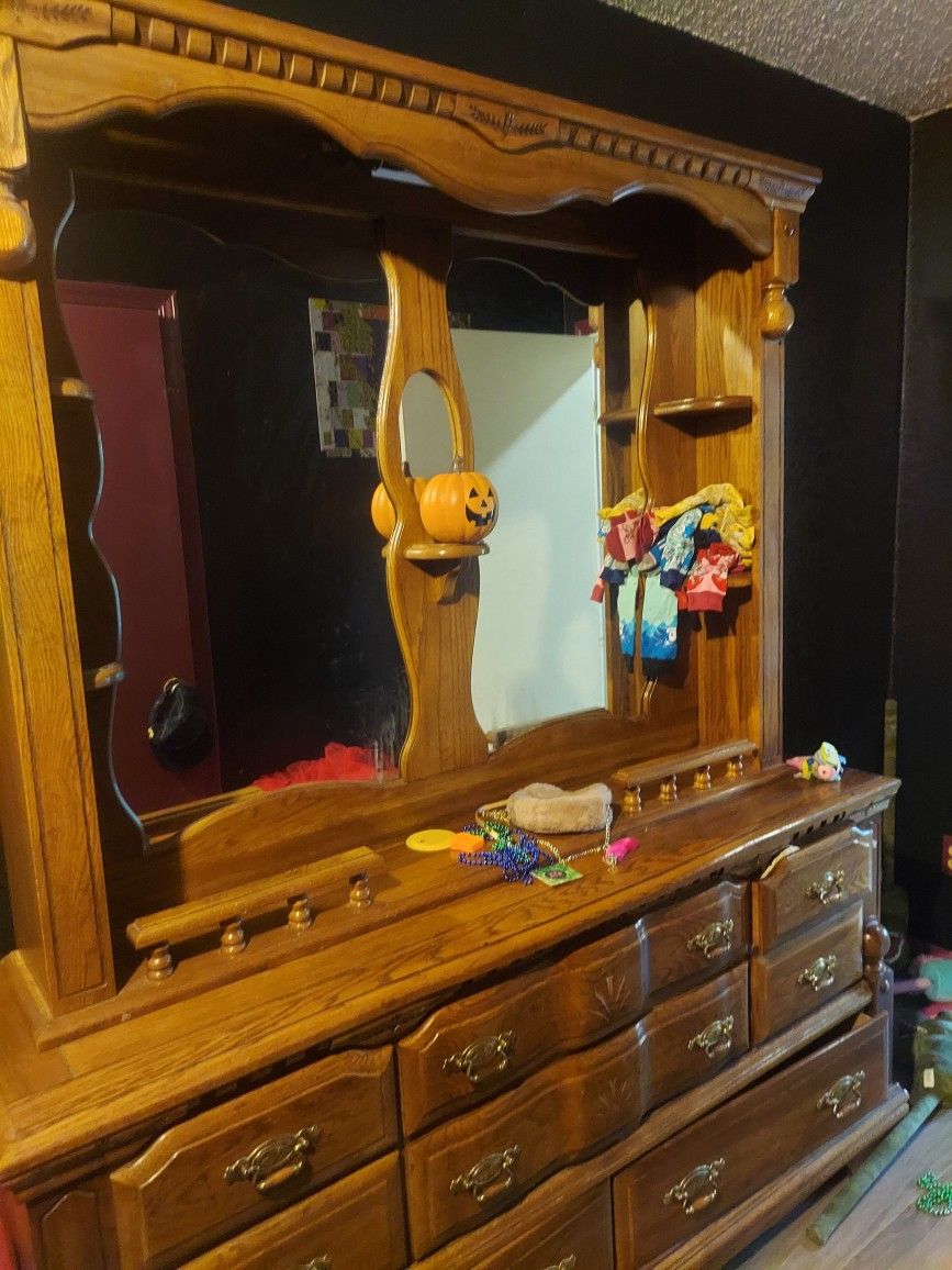 Dresser & Mirror