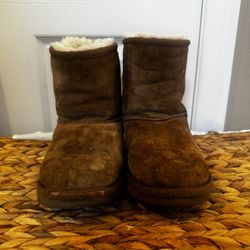 Kids Ugg Boots Size 2 Chestnut