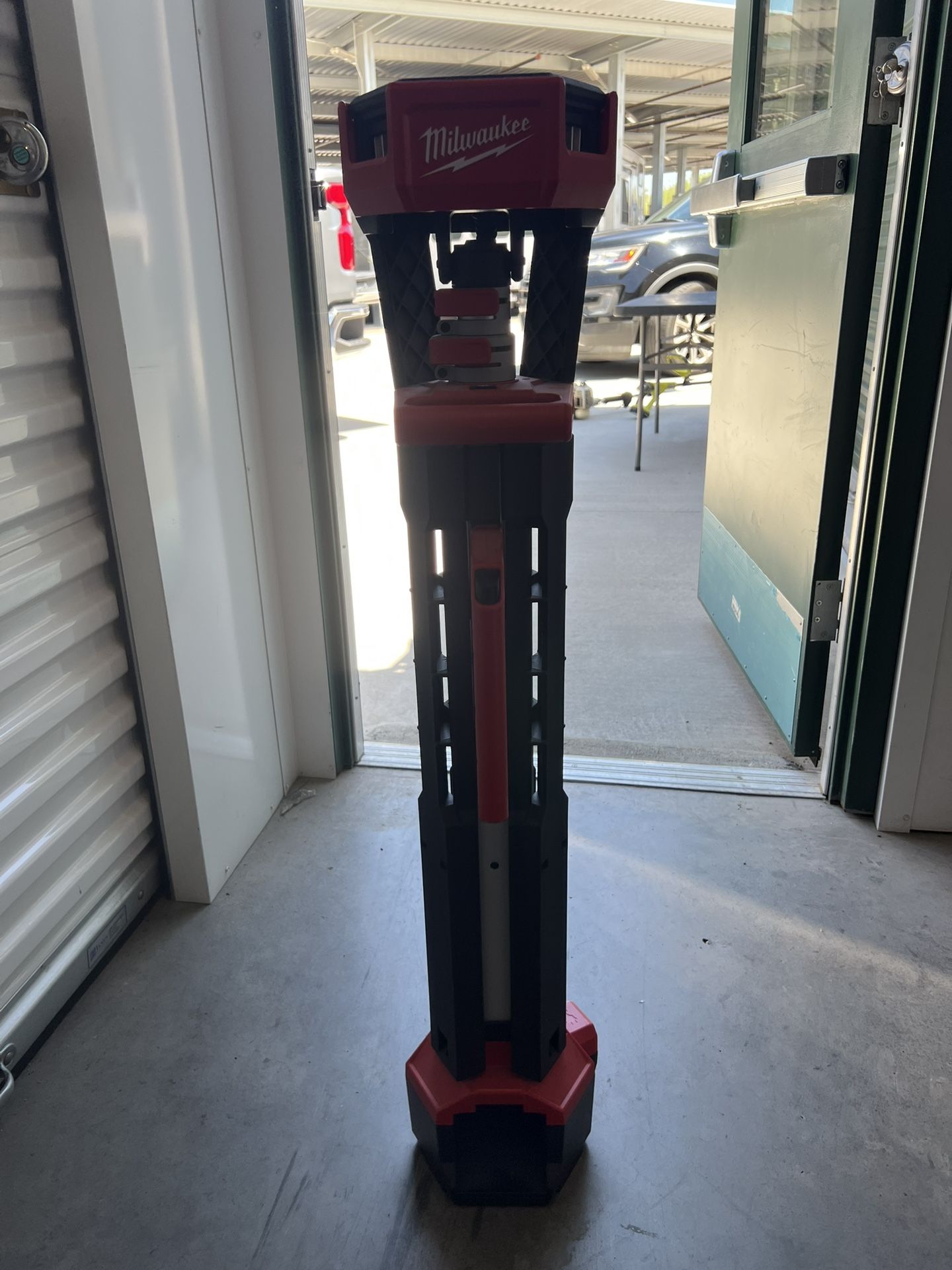 M18 18-Volt Lithium-Ion Cordless Rocket Dual Power Tower Light (Tool-Only)