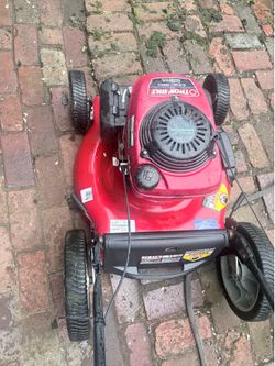 Troy built 5.5 hp Honda motor self propelled lawnmower