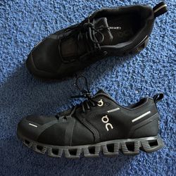 Sz 7 Woman’s on cloud waterproof