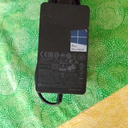 MICROSOFT SURFACE GO 12V - 2.58A, 5V - 1A