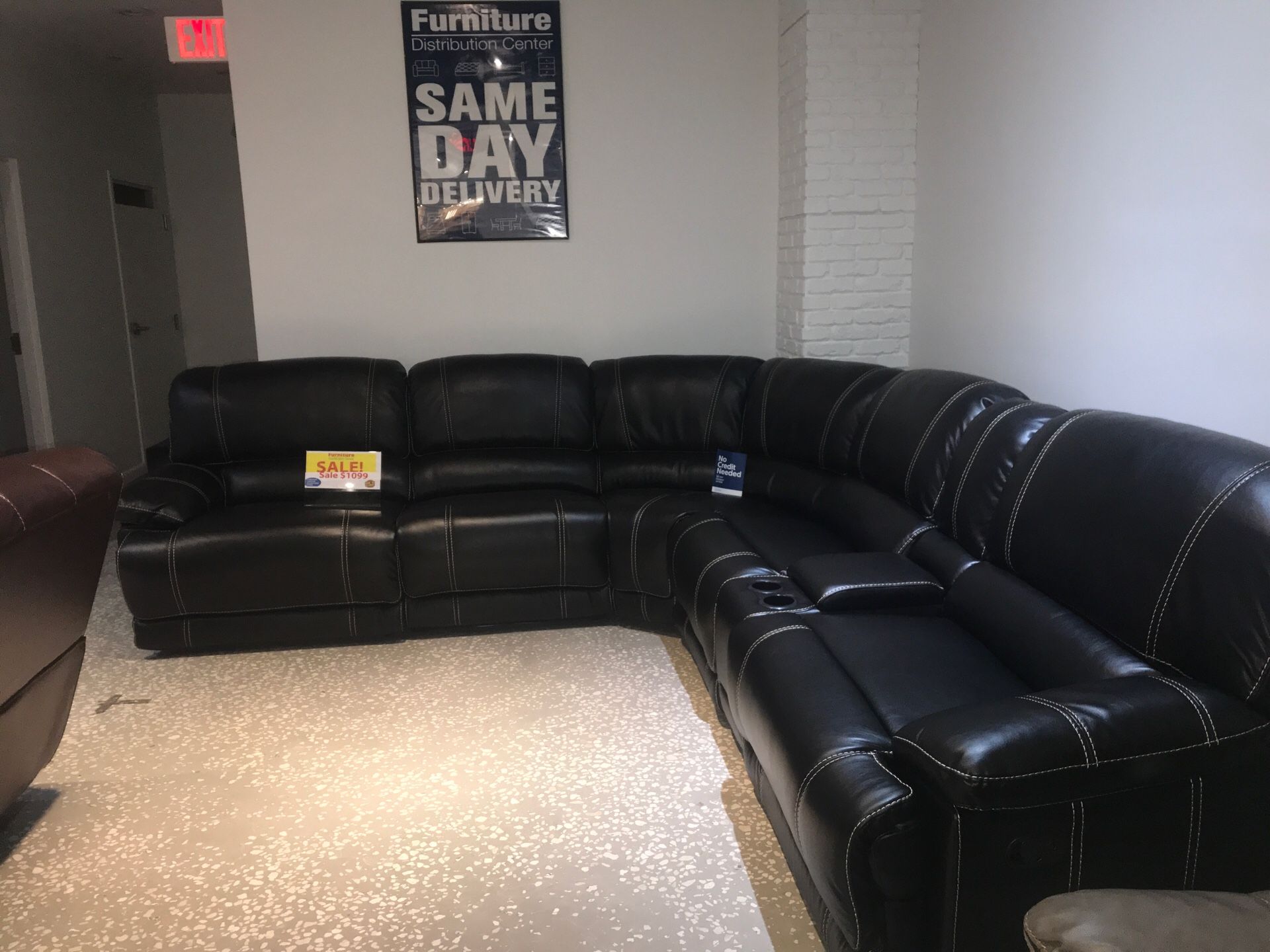 SALE! VENICE BLACK/BROWN SECTIONAL (FINANCING AVAILABLE) (SAME DAY DELIVERY)