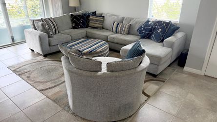 Rooms To Go Aberlin Court Queen Sleeper Sectional with Ottoman Best Offer Considered