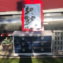 Dresser Drawer And Mirror $35