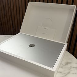 MacBook Air M3 24gb Ram 512gb Storage 15.3 Inch Like New 