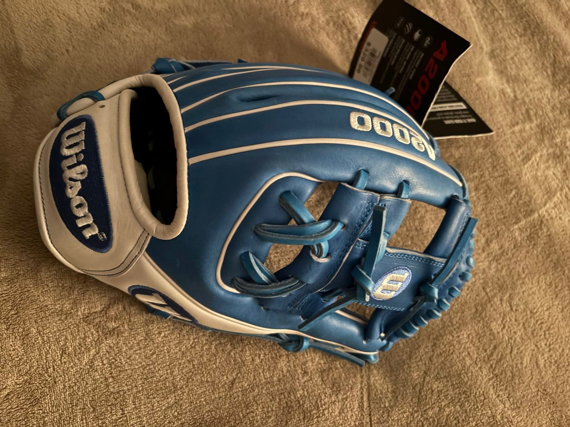 New With Tags Wilson A2000 1786 Series Glove 11.5 Inch Blue White