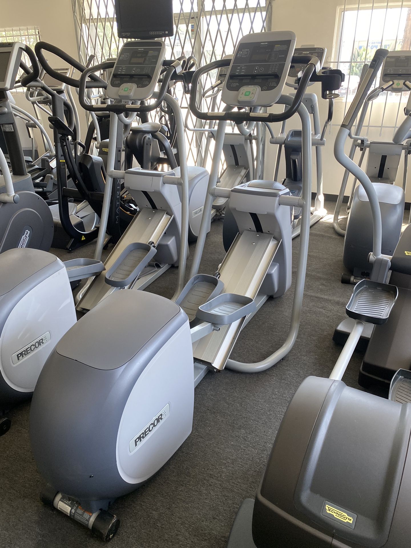 Precor Elliptical With Adjustable Incline And No Arms, Gym Equipment