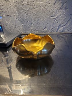 Pickard China 24K Gold Coated Lotus Tulip Bowl Etched W/ Daisy & Rose USA 5”