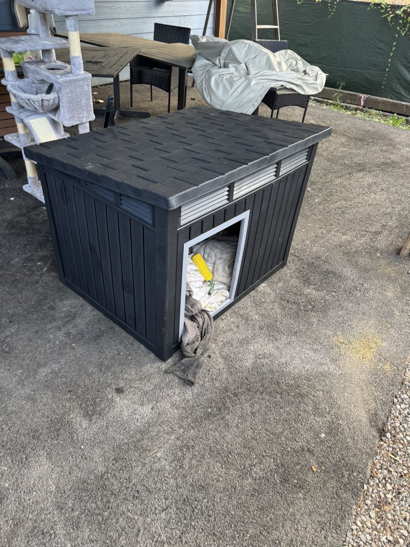 X-Large Dog House