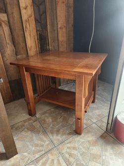 Small coffee/ end table