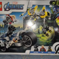 LEGO Avengers Speeder Bike Battle Attack Set (226 Pieces)