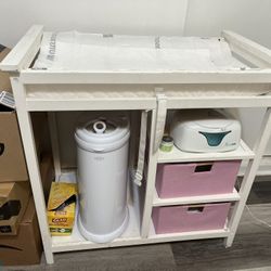 Diaper Changing Table - Bassinet - MamaRoo Baby Swing
