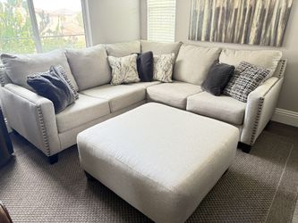 Hallenberg Sectional with Ottoman