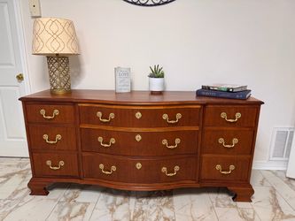 Baker Furniture Georgian Mahogany Bow Front Dresser/Credenza