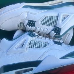 Jordan 4s
