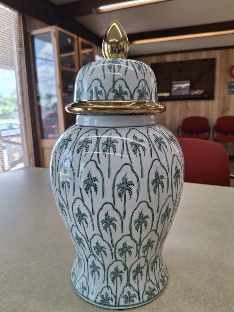 BEAUTIFUL SAGE BROOK HOME MODERN TROPICAL CERAMIC GINGER JAR WITH COASTAL PALM TREES