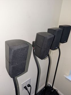 Working x4 Bose dual cube speakers with stands and cables