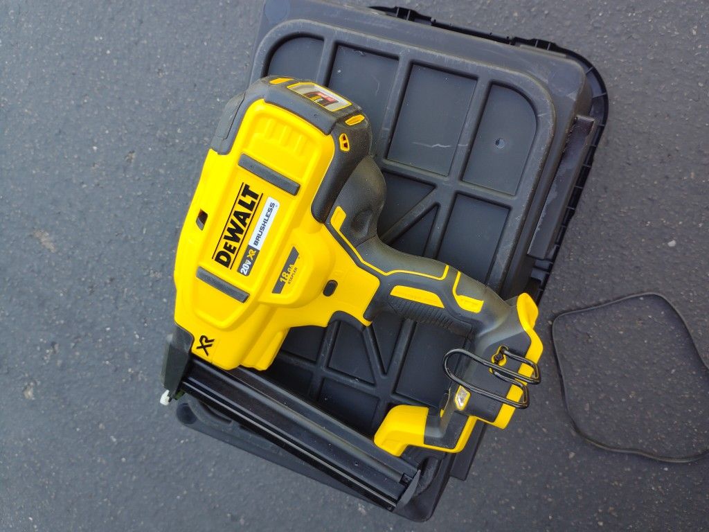 DeWalt Tools 20v Crown Stapler
