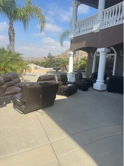 Free leather set must pick up electric recliners do work