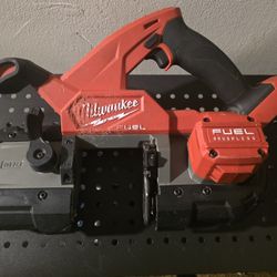 Milwaukee M18 fuel bandsaw