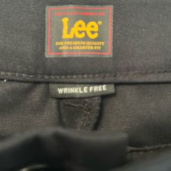 Woman  Lee Blk Pants Size 10 Wrinkle Free NEW