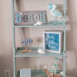 2 Shelf Ladders w/Center Table