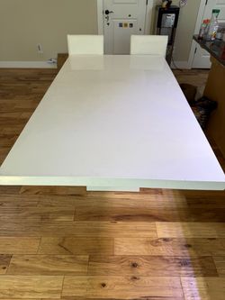 Modern White High-Gloss Pedestal Dining Table