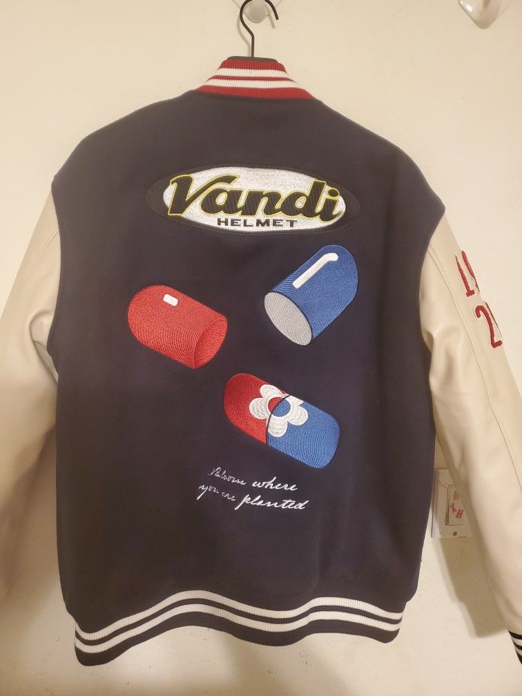 Vandy The Pink Akira Blue Pill Varsity Jacket Navy Blue Hombre - MX