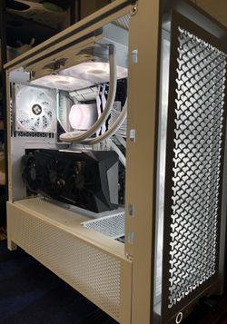 Frost Pearl Gaming PC