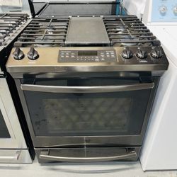 GE Natural Gas Range — Black Stainless Steel. Includes a receipt for a 60-day warranty
