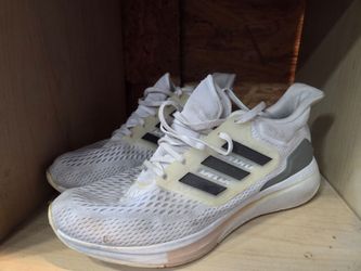 Running shoes size 10
