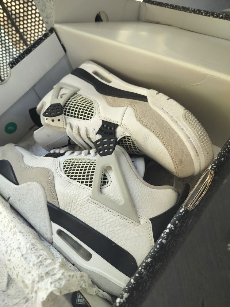 NIKE Air Jordan IV