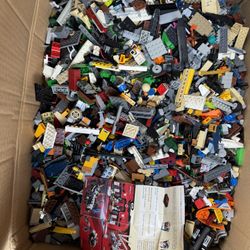 10 Pounds Of Lego pieces