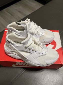 Tennis shoes