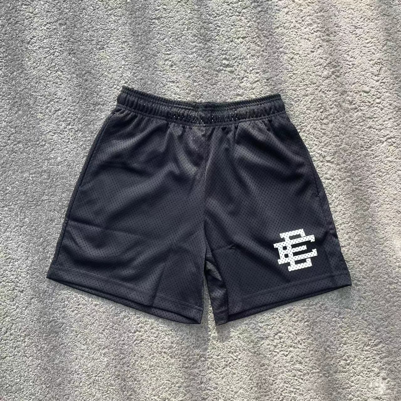 EE shorts Black & White