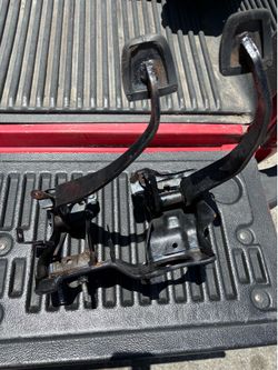 89 - 95 TOYOTA PICKUP 22R 22RE CLUTCH BRAKE PEDAL MOUNTING BRACKET OEM
