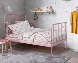 Pink extendable bed for kids
