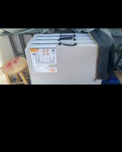 Vendo 4 mesas de 6 pies cada una buen estado .