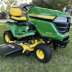 John Deere X330 Tractor Mower  Like New Only 25h Electric Mulching Kit 